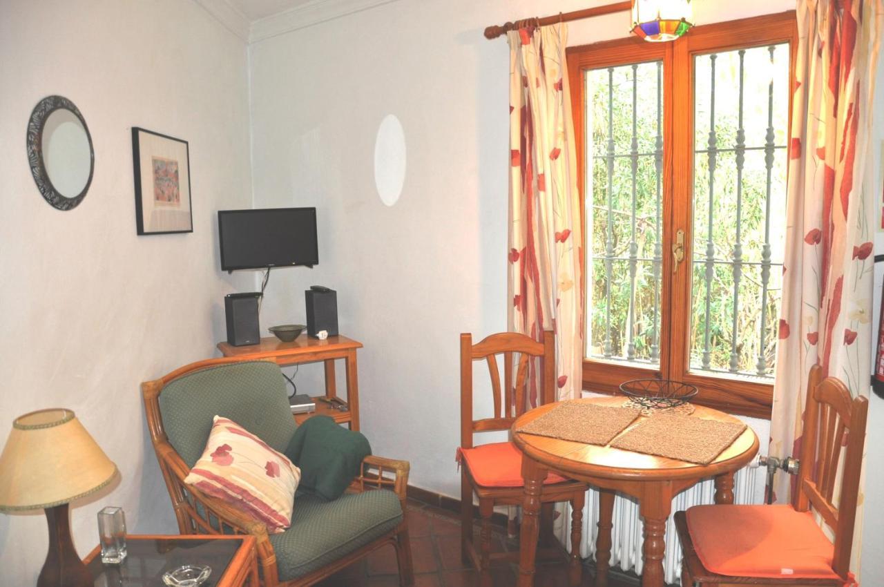 San Ambrosio - In Gruener Oase Mit Terrasse, Pool, Heizung, Wifi *