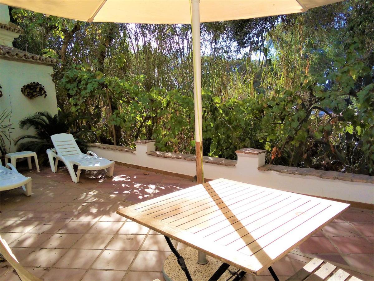 San Ambrosio - In Gruener Oase Mit Terrasse, Pool, Heizung, Wifi Apartment