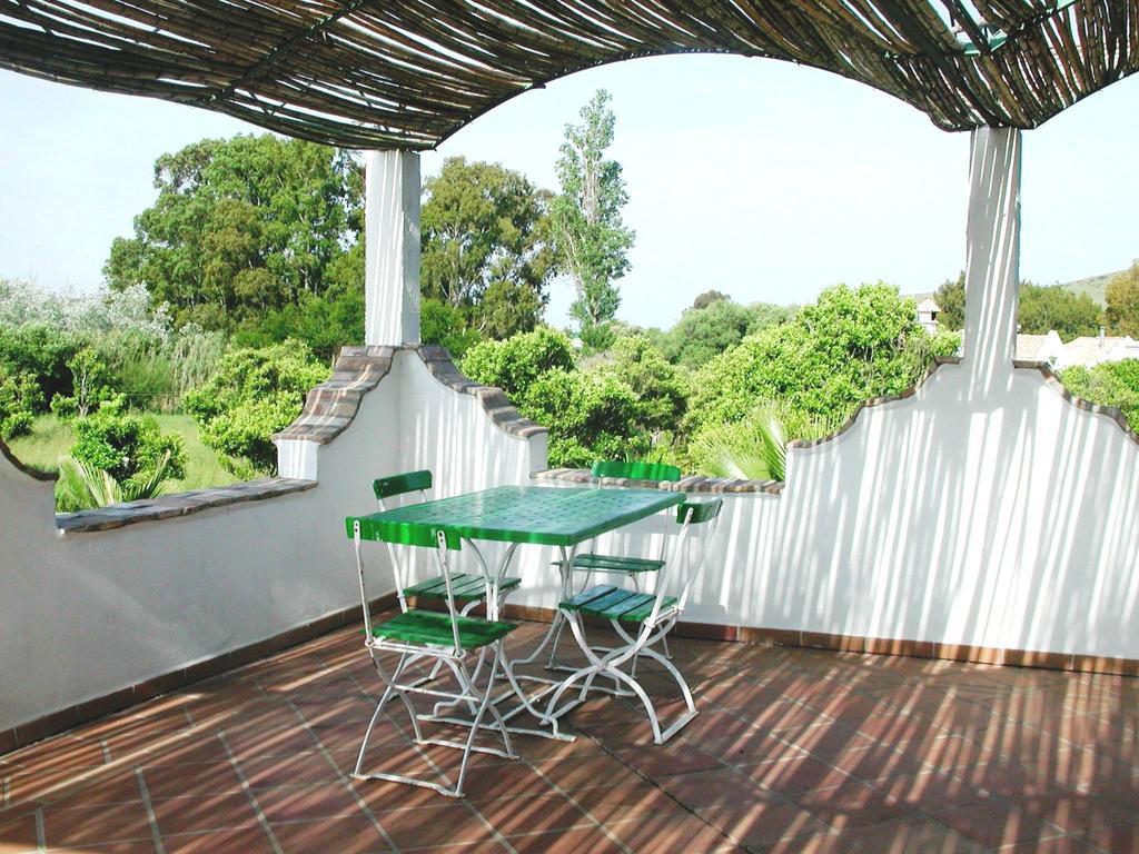 San Ambrosio - In Gruener Oase Mit Terrasse, Pool, Heizung, Wifi